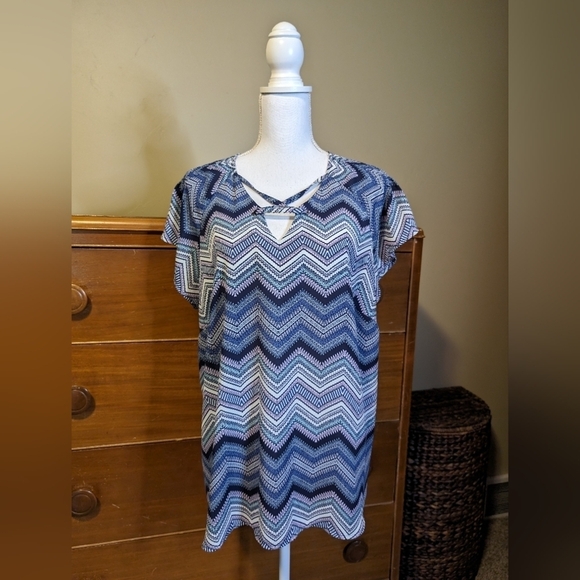 MAURICES CHEVERON Patterned Strappy V-Neck Blouse 1X - Picture 1 of 10